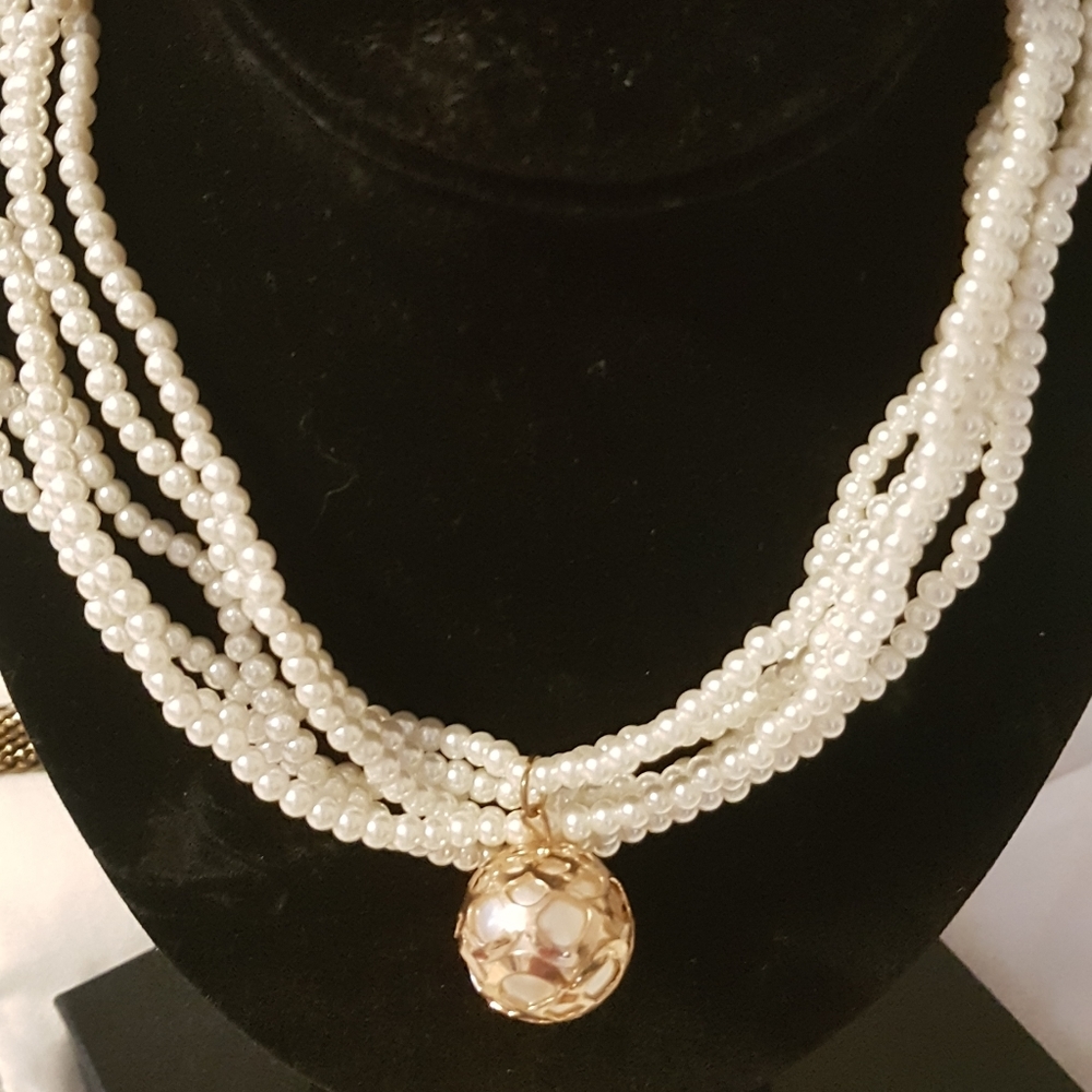 Statement Jewelry - Picture 2 of 2